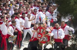 The Actual History Behind La Tomatina Why This Spanish Festival Started