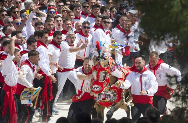 The Actual History Behind La Tomatina Why This Spanish Festival Started